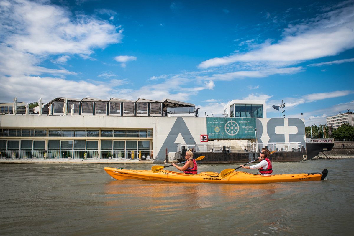 Így látod Budapestet egy kajakból - különleges dunai túrán jártunk Így látod Budapestet egy kajakból - különleges dunai túrán jártunk