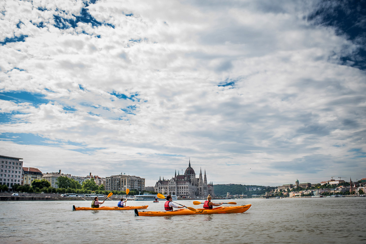 Így látod Budapestet egy kajakból - különleges dunai túrán jártunk Így látod Budapestet egy kajakból - különleges dunai túrán jártunk