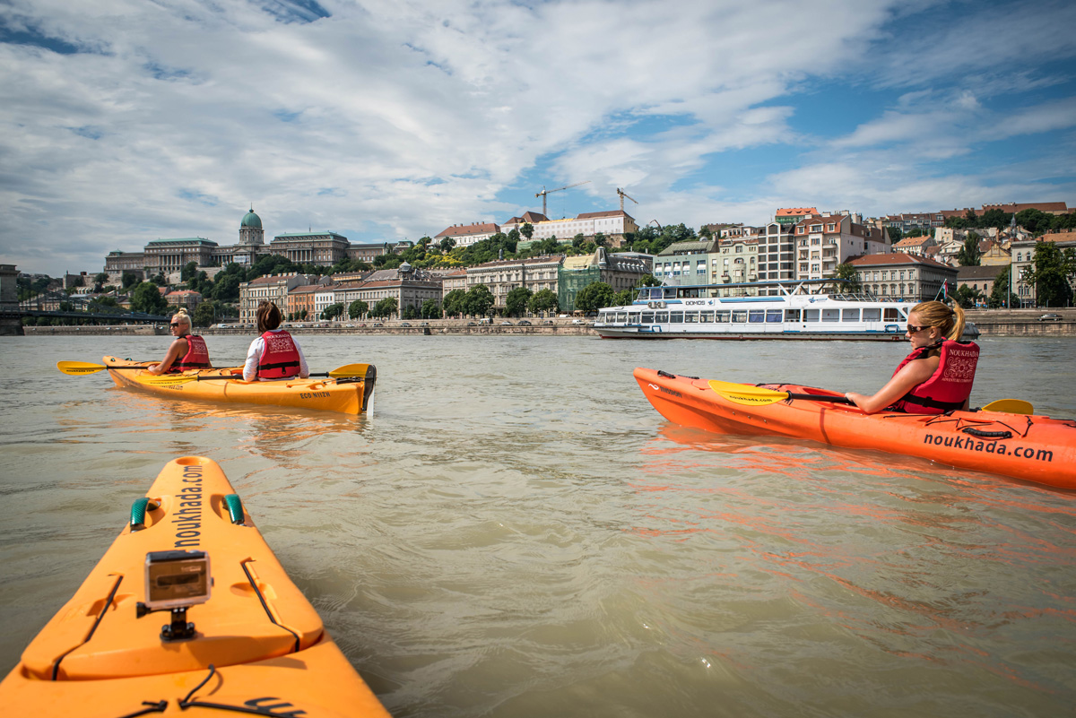 Így látod Budapestet egy kajakból - különleges dunai túrán jártunk Így látod Budapestet egy kajakból - különleges dunai túrán jártunk
