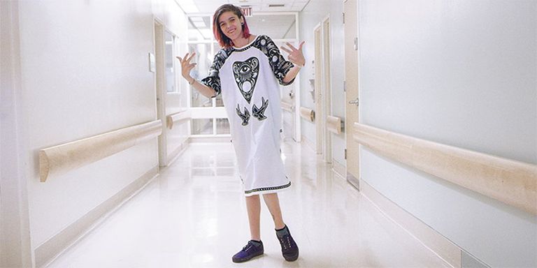 Menő kórházi ruhákat kaptak súlyosan beteg gyerekek