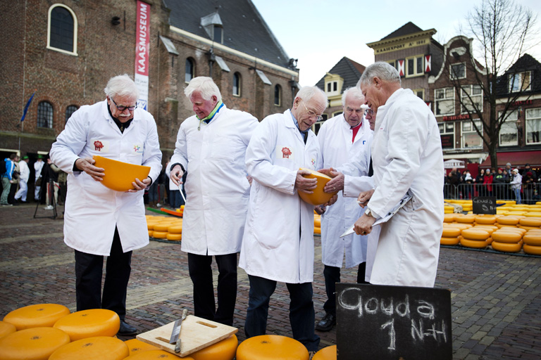 Sajtországban gurul a sajt: Hollandia és a híres sajtpiacok