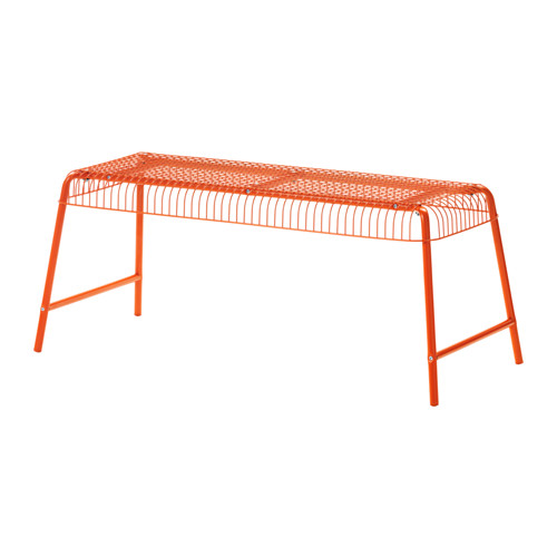 5. Akár kültéren is használhatjuk ezt a narancssárga, fém padot, hiszen ellenálló az időjárás viszontagságainak. Méretre nem túl nagy, de cserébe kedvező az ára. Ikea, 8.990 forint