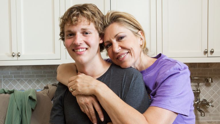 Te mászkálnál kézen fogva a nagy kamasz gyerekeddel?