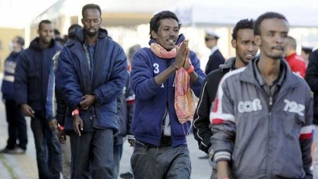 Elkábított fiúkat szabadítottak ki egy teherautóból Elkábított fiúkat szabadítottak ki egy teherautóból