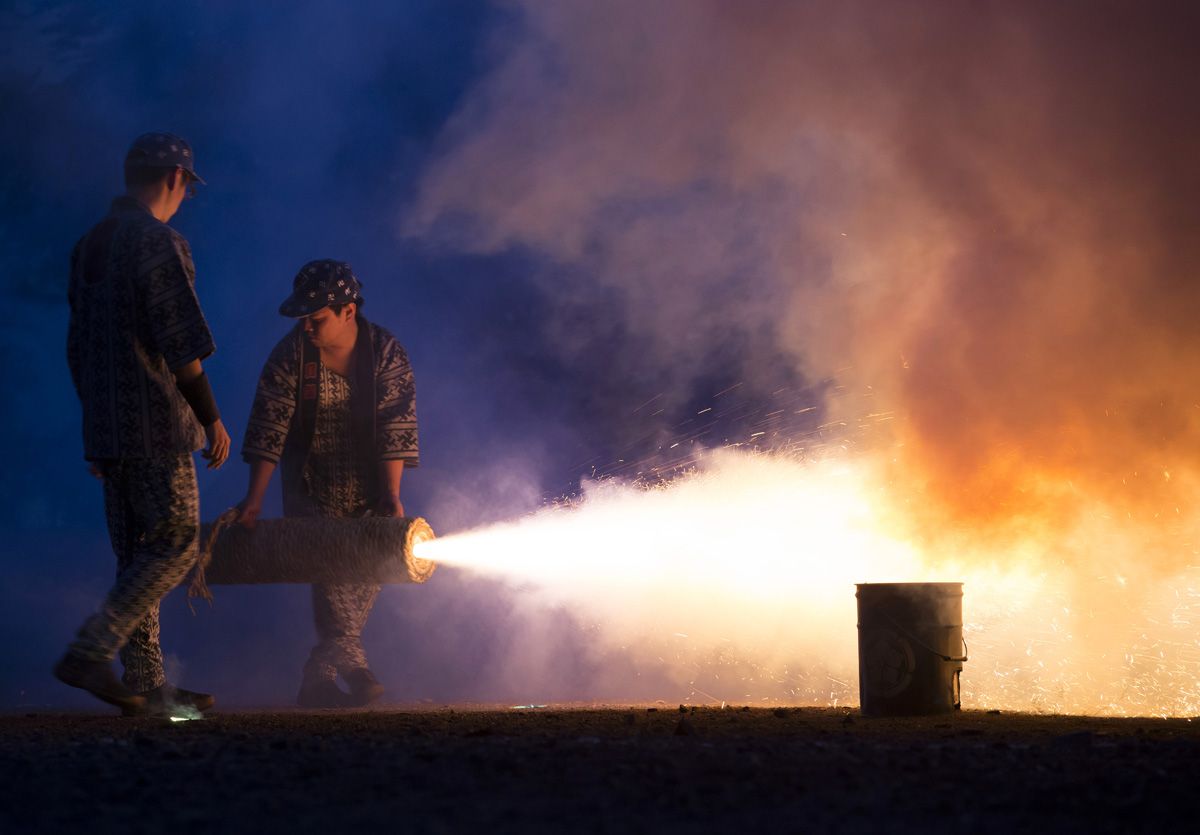 15 fotó japán egyik leglátványosabb tűzijáték fesztiváljáról, a Tezutsu Hanabiról 15 fotó japán egyik leglátványosabb tűzijáték fesztiváljáról, a Tezutsu Hanabiról