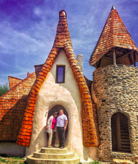 Mesebeli kastélyt épített a pár