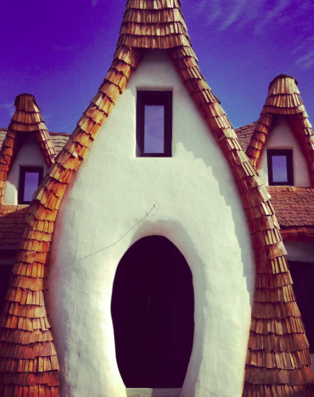 Mesebeli kastélyt épített a pár