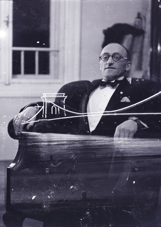 Portré egy ismeretlen férfiról a Lánchíd fényeivel (1939)