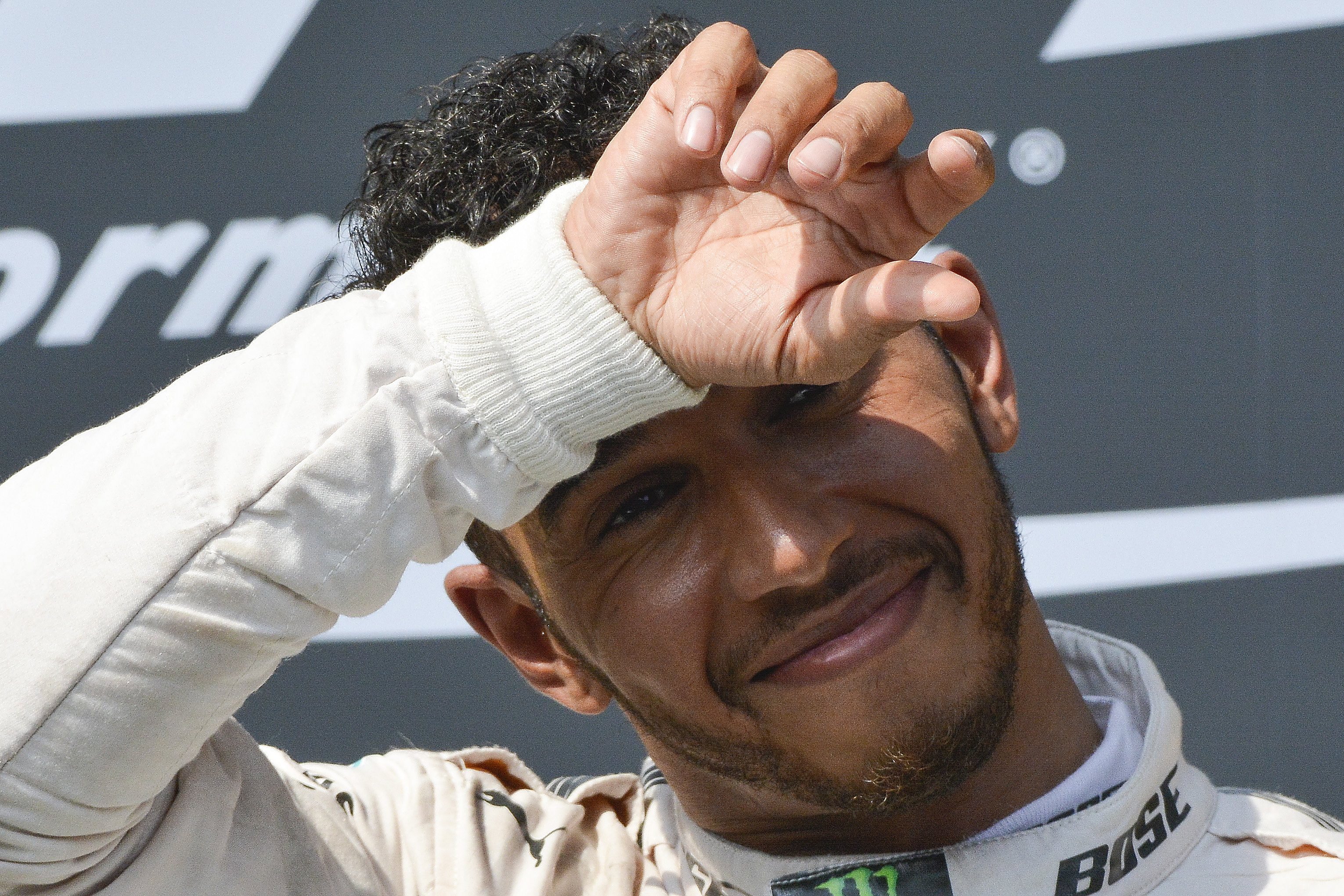 Forma-1: Hamilton nyert, rekordot döntött, és vezet az összetettben