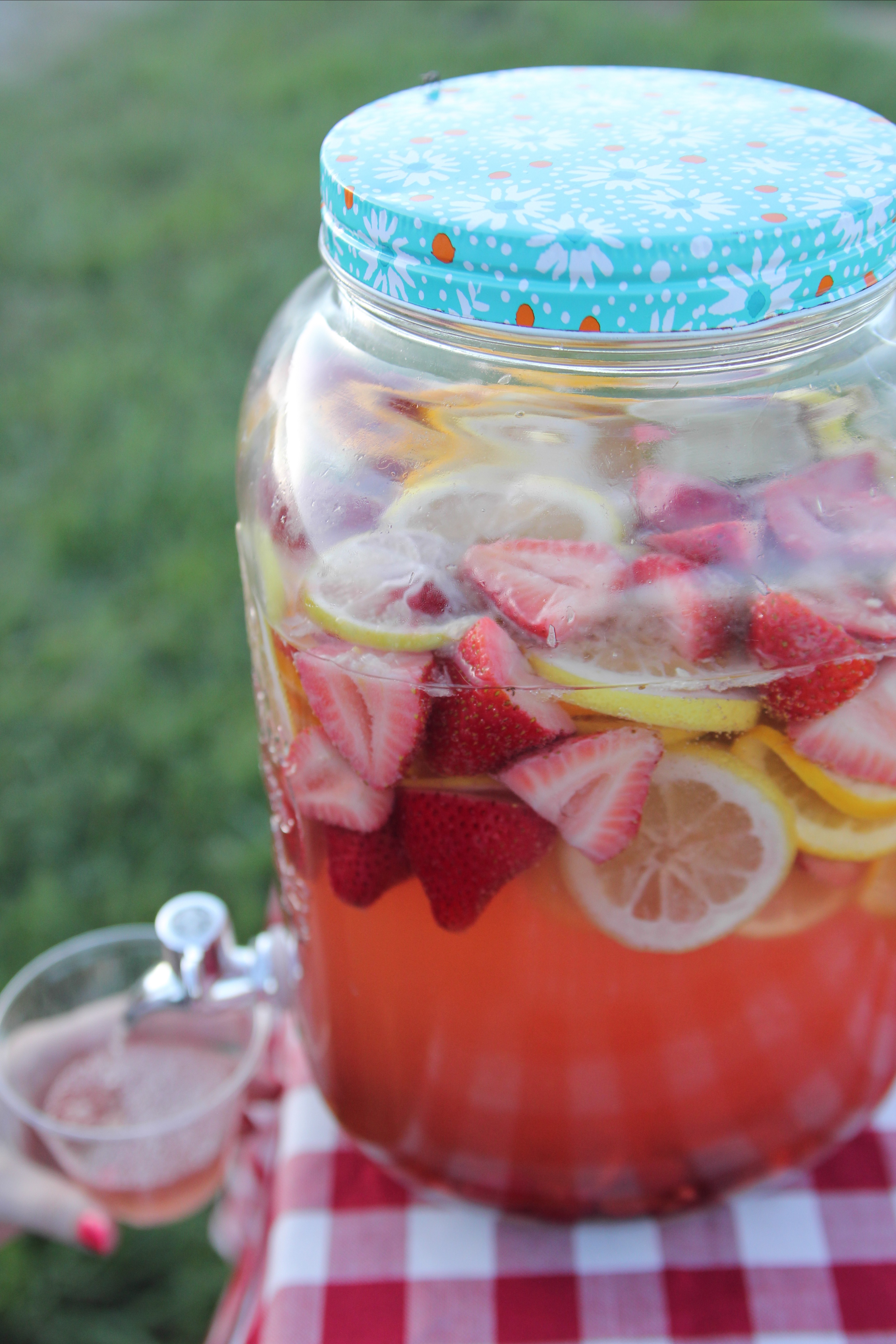 Nincs ennél jobb nyári ital: így készül a sangria Nincs ennél jobb nyári ital: így készül a sangria