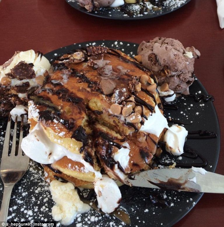 Bajnokok reggelije: eddig ketten tudták lenyomni ezt az édességet Bajnokok reggelije: eddig ketten tudták lenyomni ezt az édességet