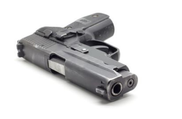 Durva! Éles fegyverrel járhatnak suliba a diákok