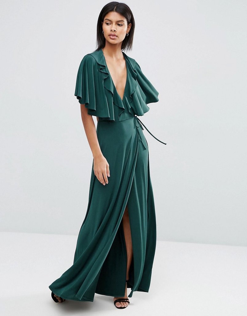 Találd meg a legstílusosabb esküvői-vendég ruhát a horoszkópod segítségével!