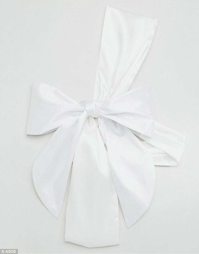 Itt egy elképesztően bizarr ruhadarab, amivel te magad lehetsz a legszebb ajándék Itt egy elképesztően bizarr ruhadarab, amivel te magad lehetsz a legszebb ajándék