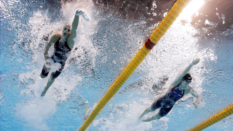 Ledecky és Pellegrini a medencében