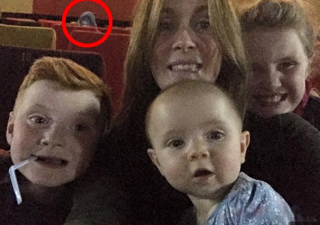 Szellemet fotózott az üres moziteremben a 3 gyerekes anyuka Szellemet fotózott az üres moziteremben a 3 gyerekes anyuka