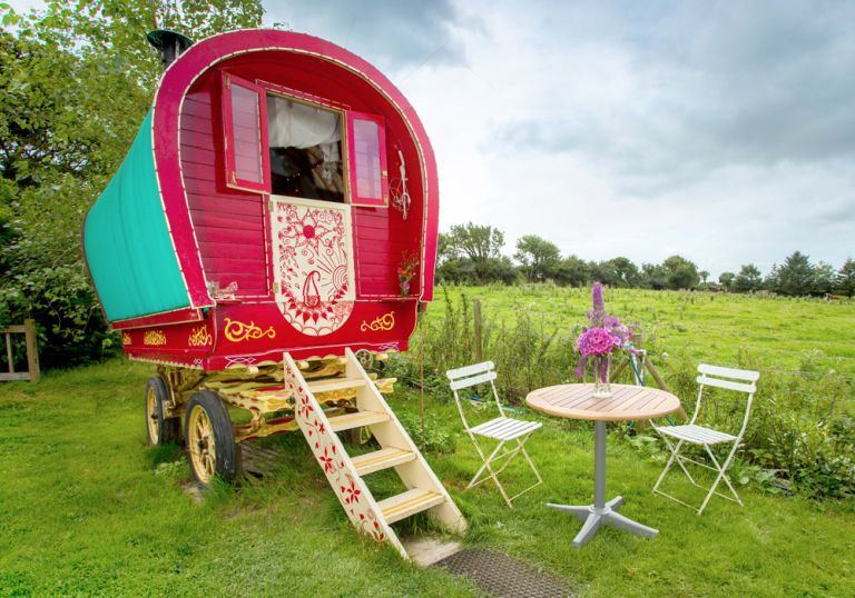 Kétszemélyes cigánykaraván, Cornwlalban, 100 dollár egy éjszakára