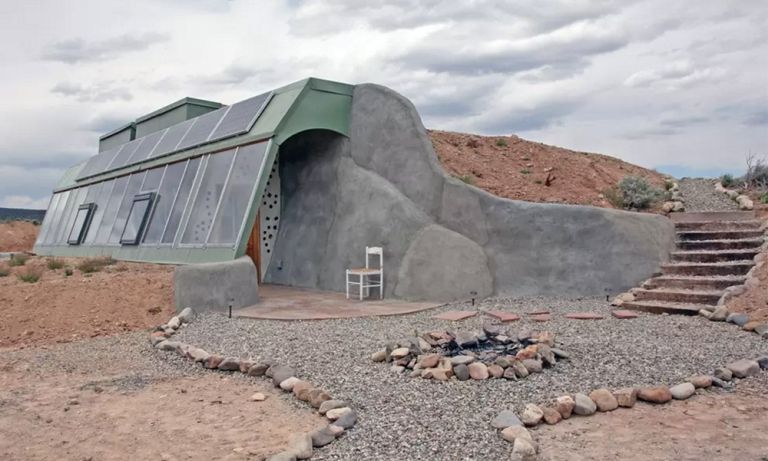 Modern hobbitház Új-Mexikóban. Négyen szállhatnak meg benne, baráti 125 dolláros árért.