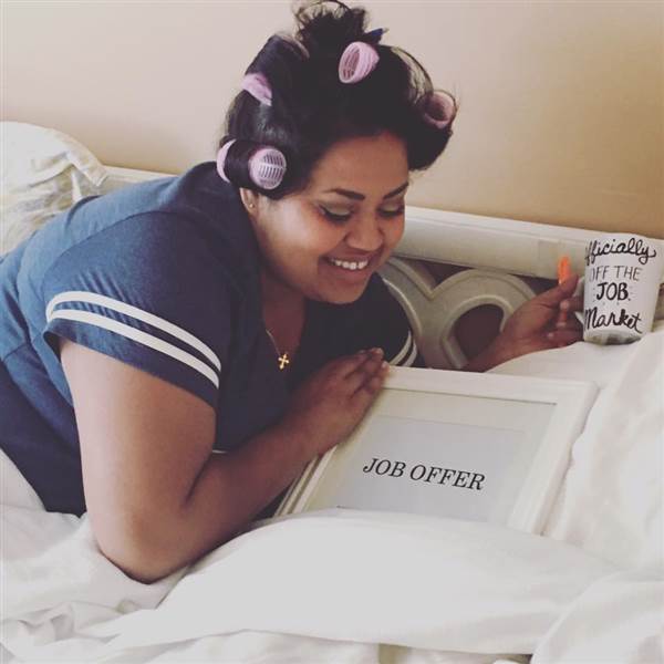 Romantikus fotósorozattal ünnepelte új munkáját Romantikus fotósorozattal ünnepelte új munkáját