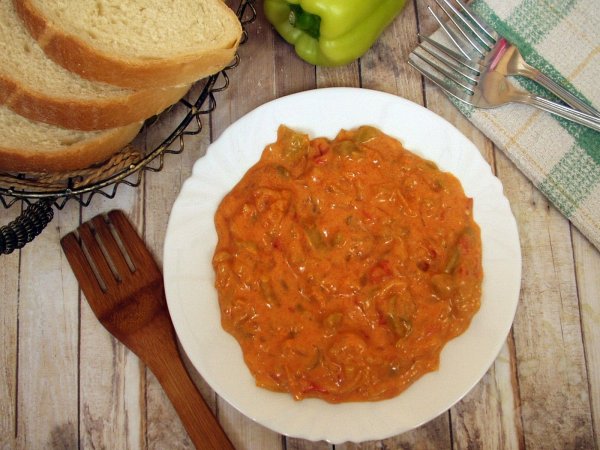 Tejfölös és bazsalikomos: két isteni lecsó