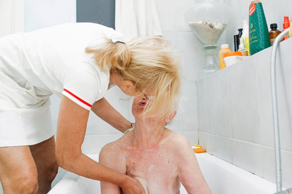 Megható fotósorozattal mutatta be nagymamája utolsó napjait Megható fotósorozattal mutatta be nagymamája utolsó napjait