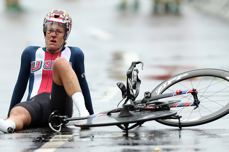 Olimpia 2016: Összeesett a befutó után az olimpiai bajnok biciklista, kisfia sietett a segítségére Olimpia 2016: Összeesett a befutó után az olimpiai bajnok biciklista, kisfia sietett a segítségére