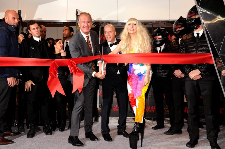 Stefan Persson és Lady Gaga a Times Square-en nyíló H&M megnyitóján