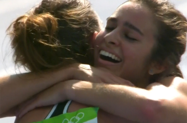 Olimpia 2016: egymást segítették a célig rivális futók