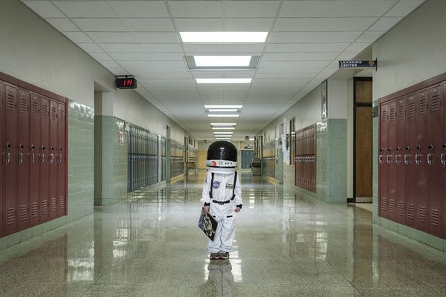 Egy apa űrhajósnak öltöztetve fotózza a fiát, hogy segítsen neki felfedezni a világot - fotók Egy apa űrhajósnak öltöztetve fotózza a fiát, hogy segítsen neki felfedezni a világot - fotók