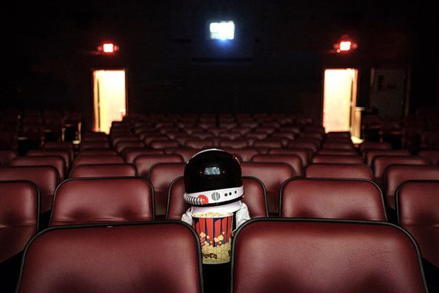 Egy apa űrhajósnak öltöztetve fotózza a fiát, hogy segítsen neki felfedezni a világot - fotók Egy apa űrhajósnak öltöztetve fotózza a fiát, hogy segítsen neki felfedezni a világot - fotók