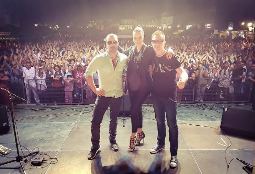 Péter Szabó Szilvia pocakosan is dögös a színpadon Péter Szabó Szilvia pocakosan is dögös a színpadon