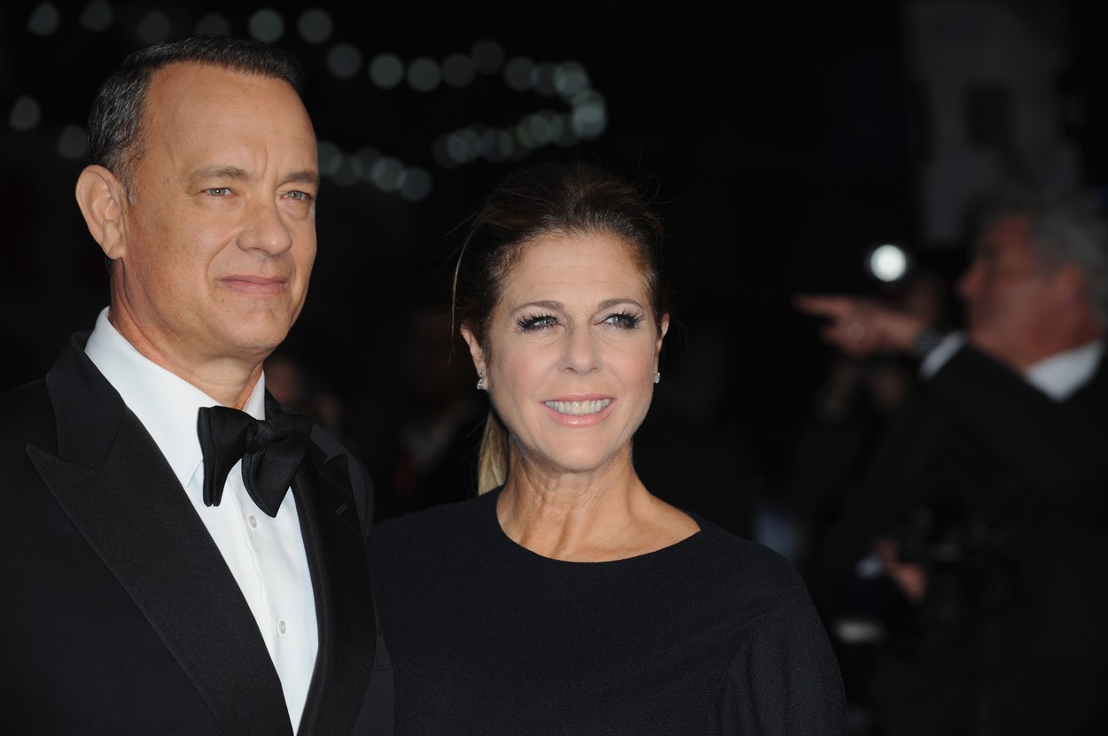 A 60 éves Tom Hanks és az 59 éves Rita Wilson szerelmes fotójától ŐSZINTÉBBET még nem látott Hollywood A 60 éves Tom Hanks és az 59 éves Rita Wilson szerelmes fotójától ŐSZINTÉBBET még nem látott Hollywood