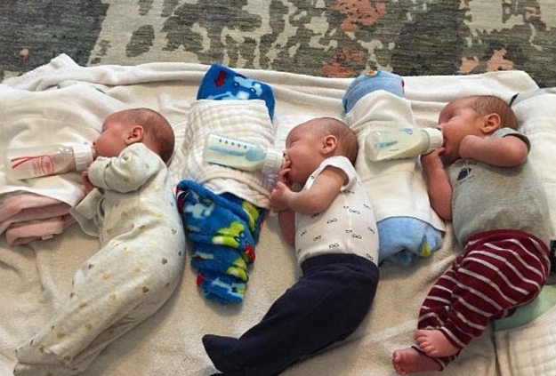 Kis híján összezúzták anyjuk csípőjét a rekorder hármas ikrek