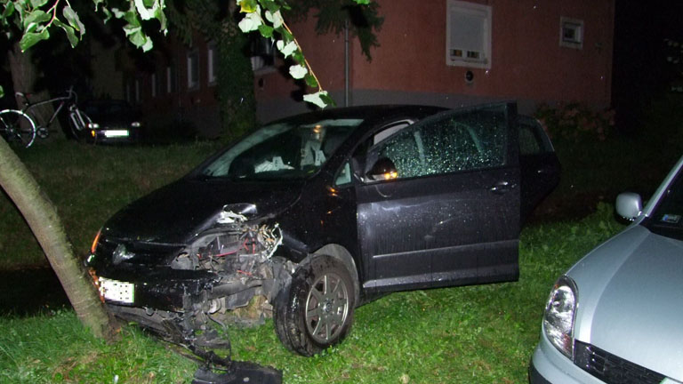 Drogos fiatal zúzott autóval a zalaegerszegi éjszakában -fotóval