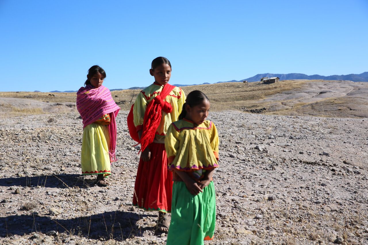 Ezek a gyerekek életveszélyes utakon járnak az iskolába