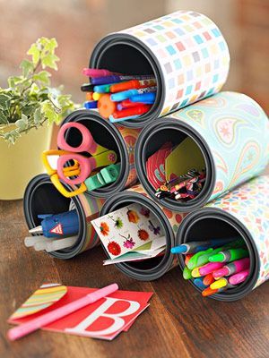 Készíts az íróasztalodra tolltartó piramist, aminek segítségével sokkal átláthatóbbak lesznek az írószereid.