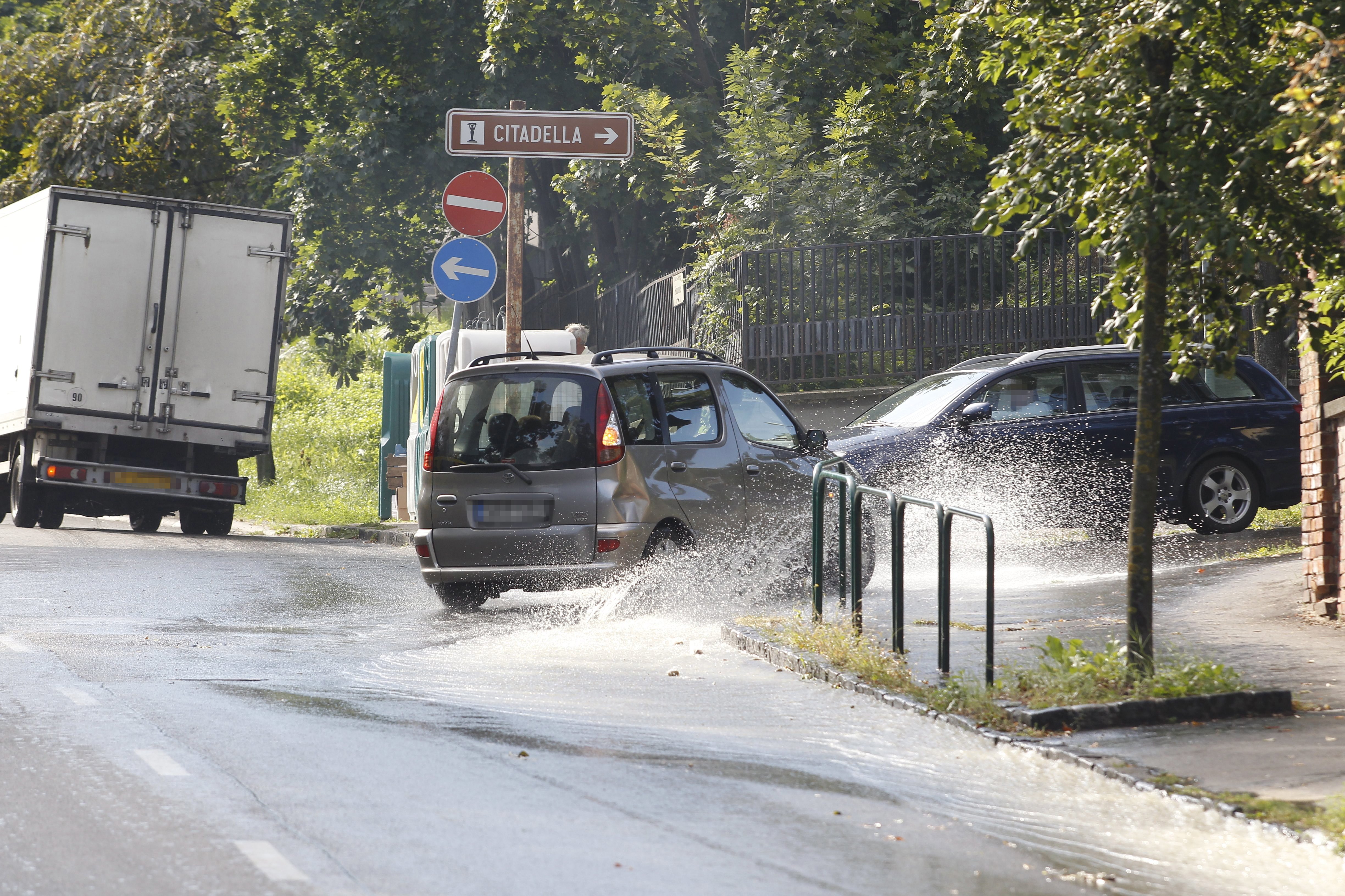 Csőtörés Budapesten! Megint ömlik a víz a fővárosban - képek
