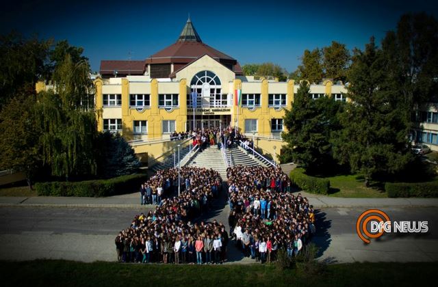 Nem akarják az új igazgatót a diákok - tüntetnek ellene Nem akarják az új igazgatót a diákok - tüntetnek ellene