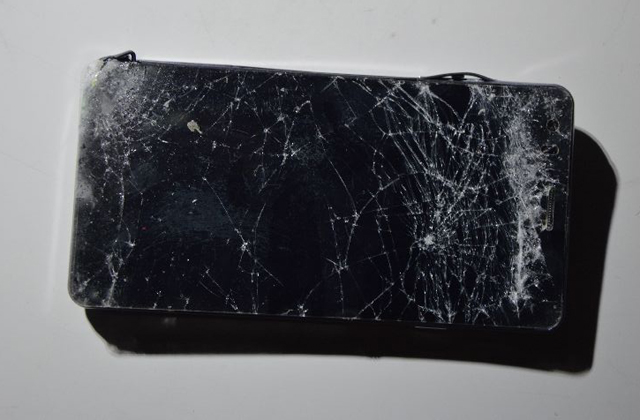 Az utcán szaggatta le a ruhát volt barátnőjéről