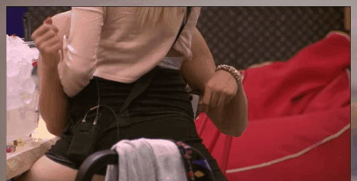 Titokban egy kanadai férfi várja a Való Világ pucér játékosát VV Vivient Titokban egy kanadai férfi várja a Való Világ pucér játékosát VV Vivient