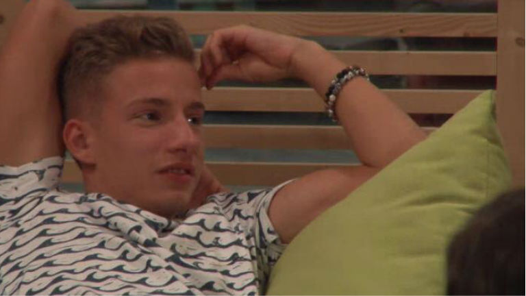 Pikáns fotókkal támogatta családját VV Soma