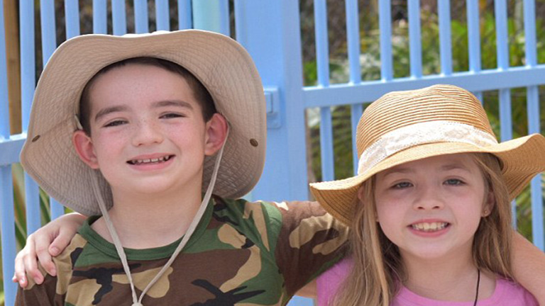 Kitört a botrány, amiért magával vitte autista kisfiát a mosdóba