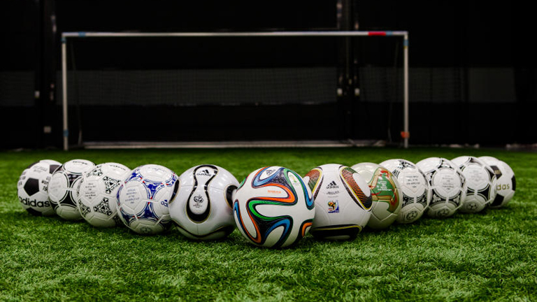 Melyik labda oké? Bár jönne egy bátor férfi, aki megmondaná.... (Fotó: Tumblr)