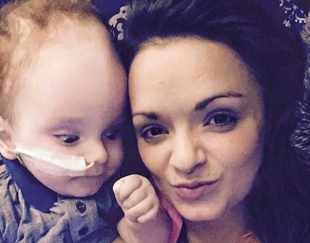 Kétéves lett a kisfiú, akinek születésekor alig néhány percet jósoltak Kétéves lett a kisfiú, akinek születésekor alig néhány percet jósoltak