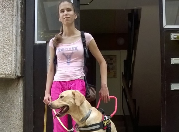 Egy kollégium sem ad szobát Alexának a vakvezető kutyája miatt