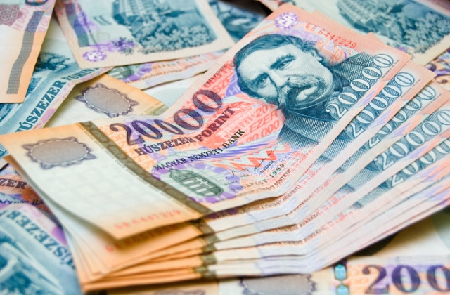 Hitekkel indul az iskola