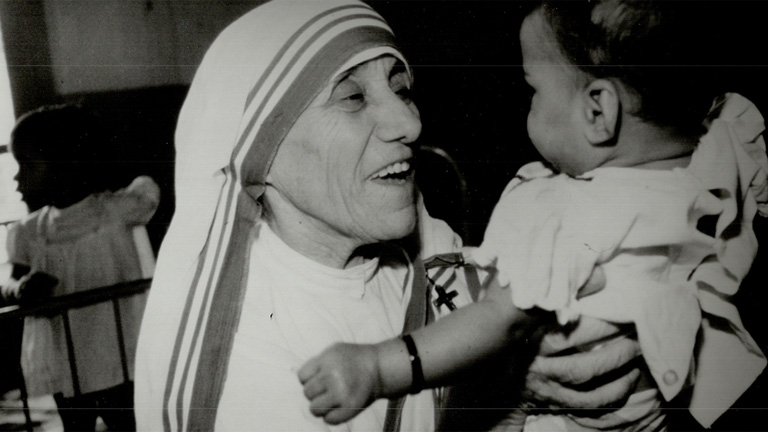 Szentté avatták Teréz anyát