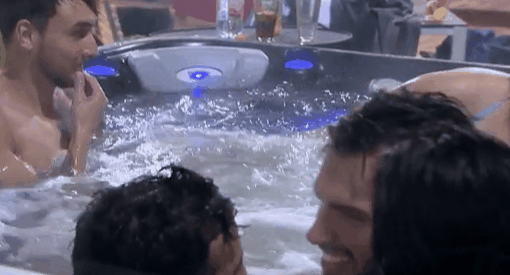Édesahármas a Star Academy jakuzziban: Alexandrát két srác kényeztette