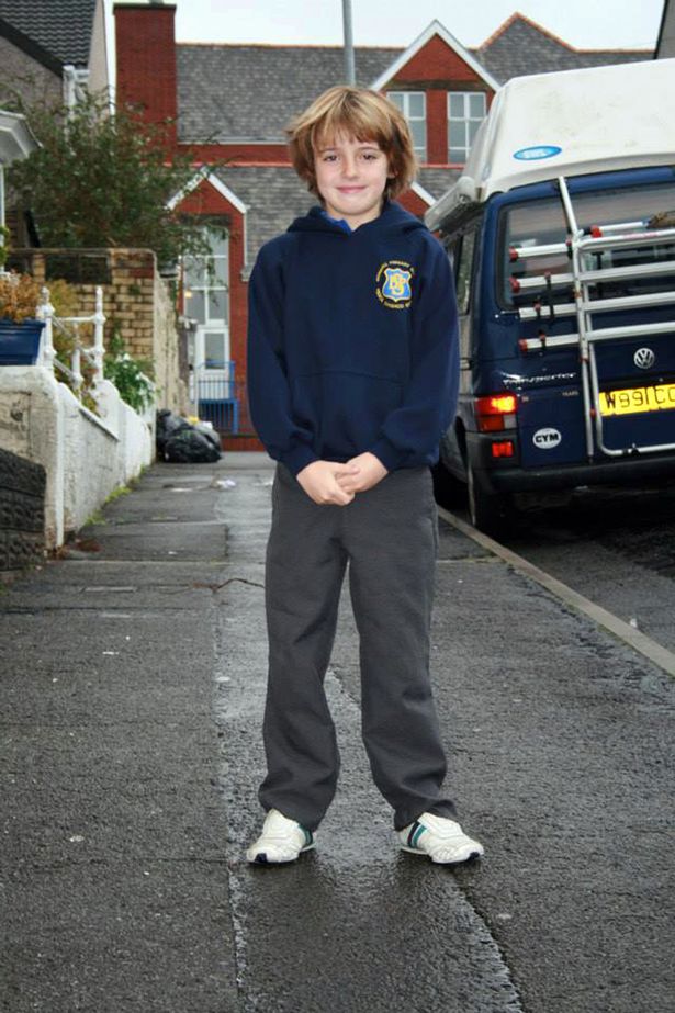 13 éve minden évben lefotózza iskolába induló fiát az apuka 