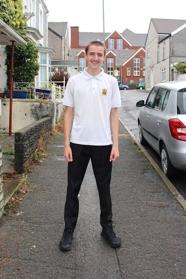 13 éve minden évben lefotózza iskolába induló fiát az apuka 